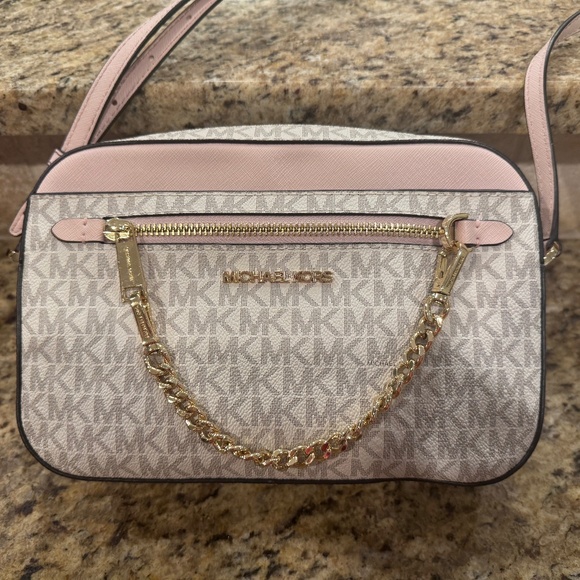 Michael Kors Handbags - Michael Kors Crossbody